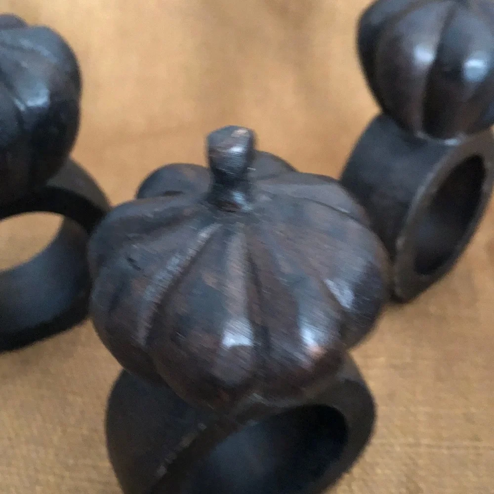 4 Rustic Brown Carved Wood Pumpkin Napkin Rings with Restaurant Napkins
